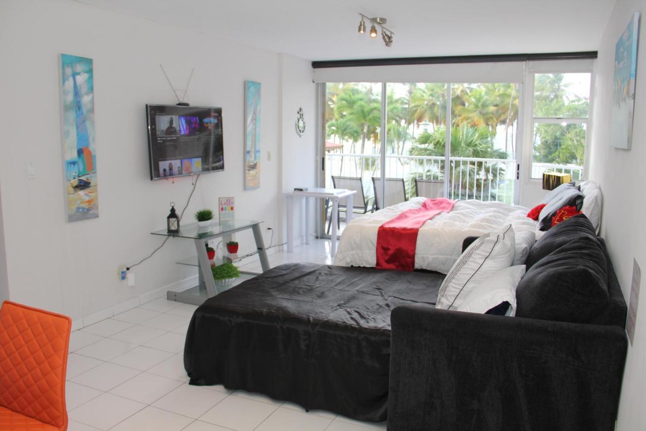 Hobie Oceanfront Apartment At Isla Verde Сан Хуан Екстериор снимка