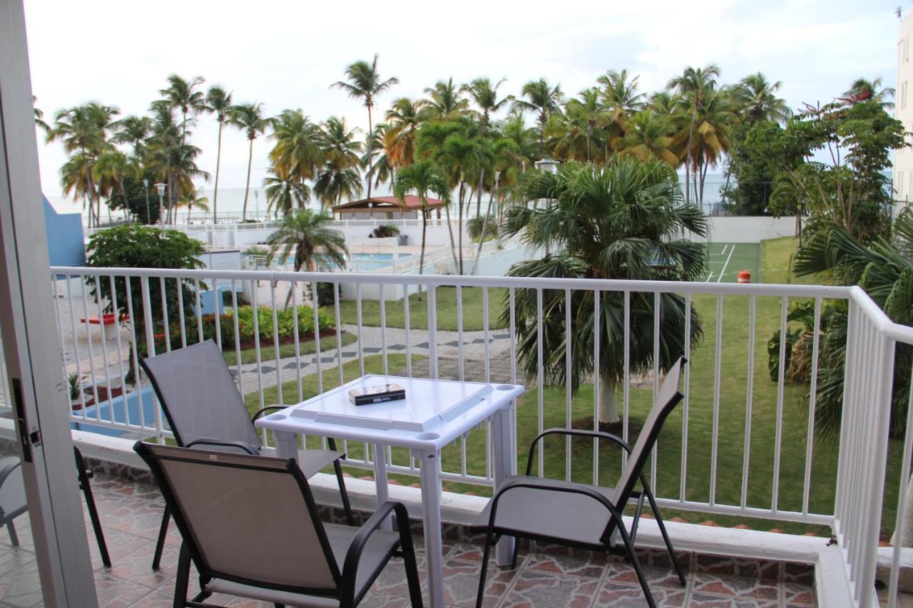 Hobie Oceanfront Apartment At Isla Verde Сан Хуан Екстериор снимка