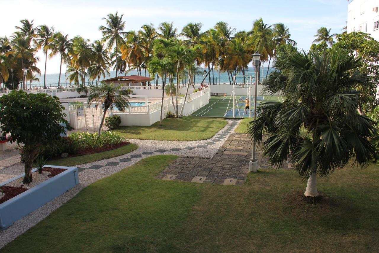 Hobie Oceanfront Apartment At Isla Verde Сан Хуан Екстериор снимка