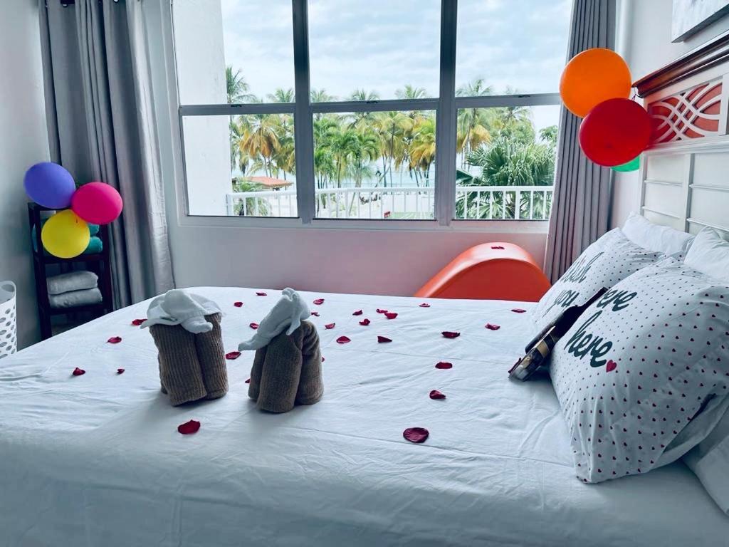 Hobie Oceanfront Apartment At Isla Verde Сан Хуан Екстериор снимка