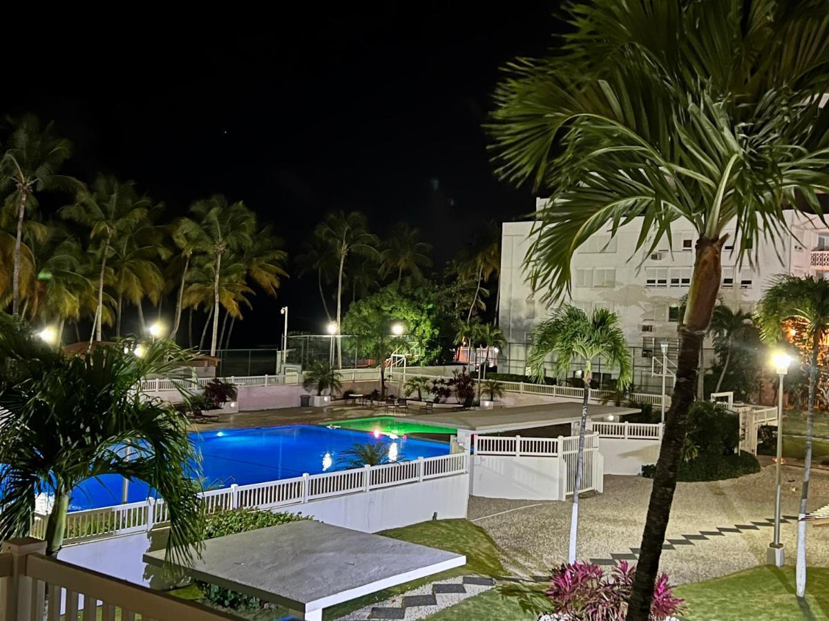 Hobie Oceanfront Apartment At Isla Verde Сан Хуан Екстериор снимка