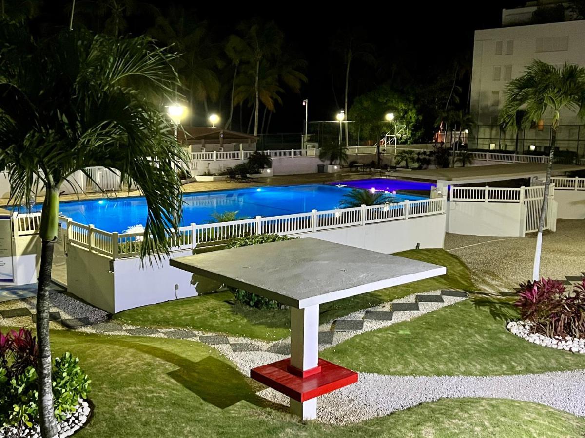 Hobie Oceanfront Apartment At Isla Verde Сан Хуан Екстериор снимка