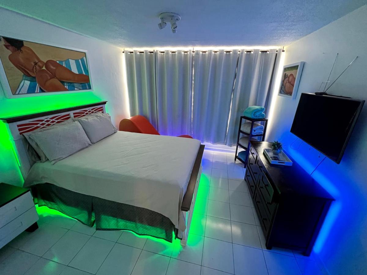 Hobie Oceanfront Apartment At Isla Verde Сан Хуан Екстериор снимка