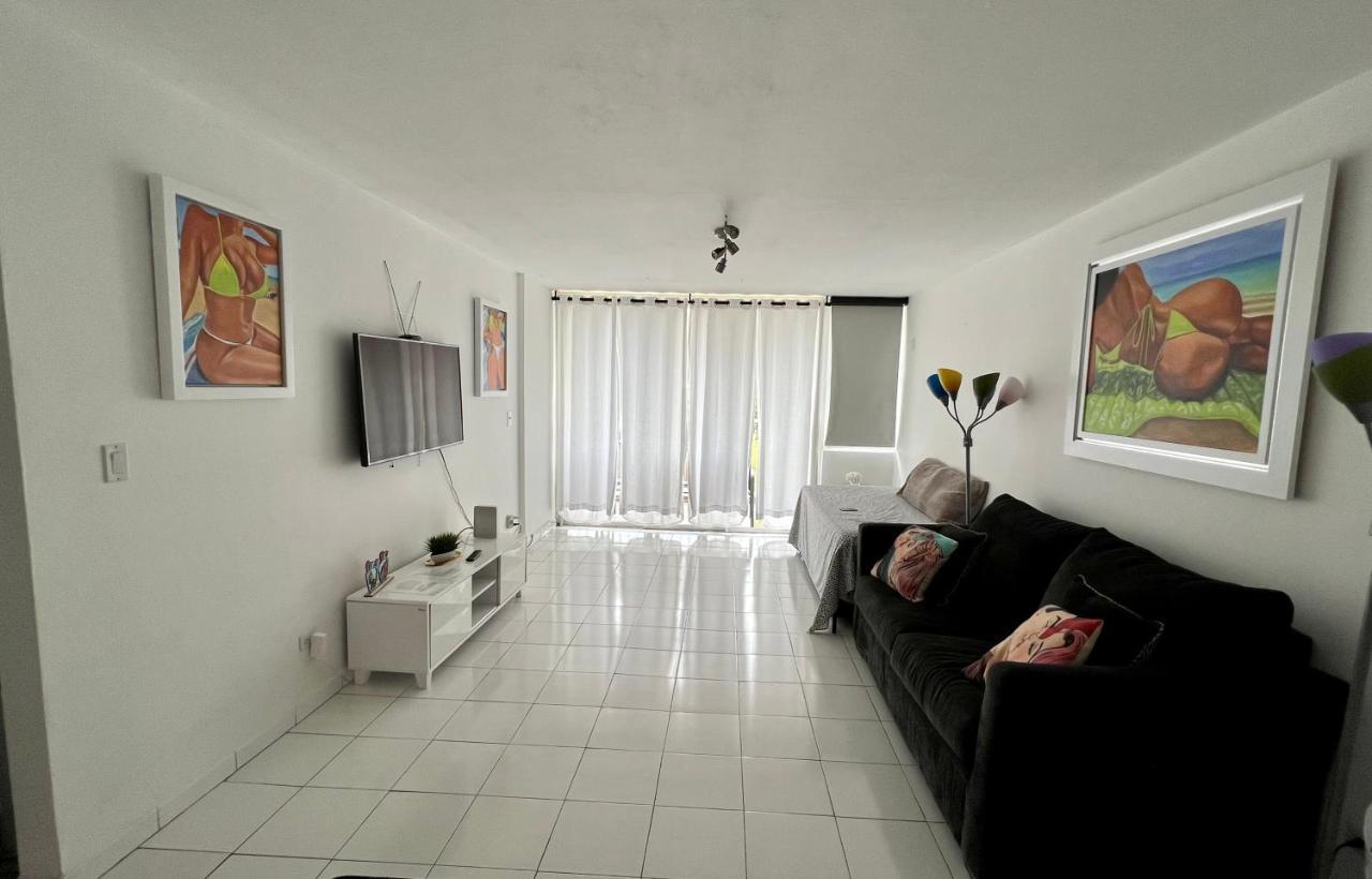 Hobie Oceanfront Apartment At Isla Verde Сан Хуан Екстериор снимка