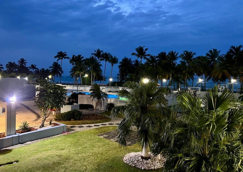 Hobie Oceanfront Apartment At Isla Verde Сан Хуан Екстериор снимка