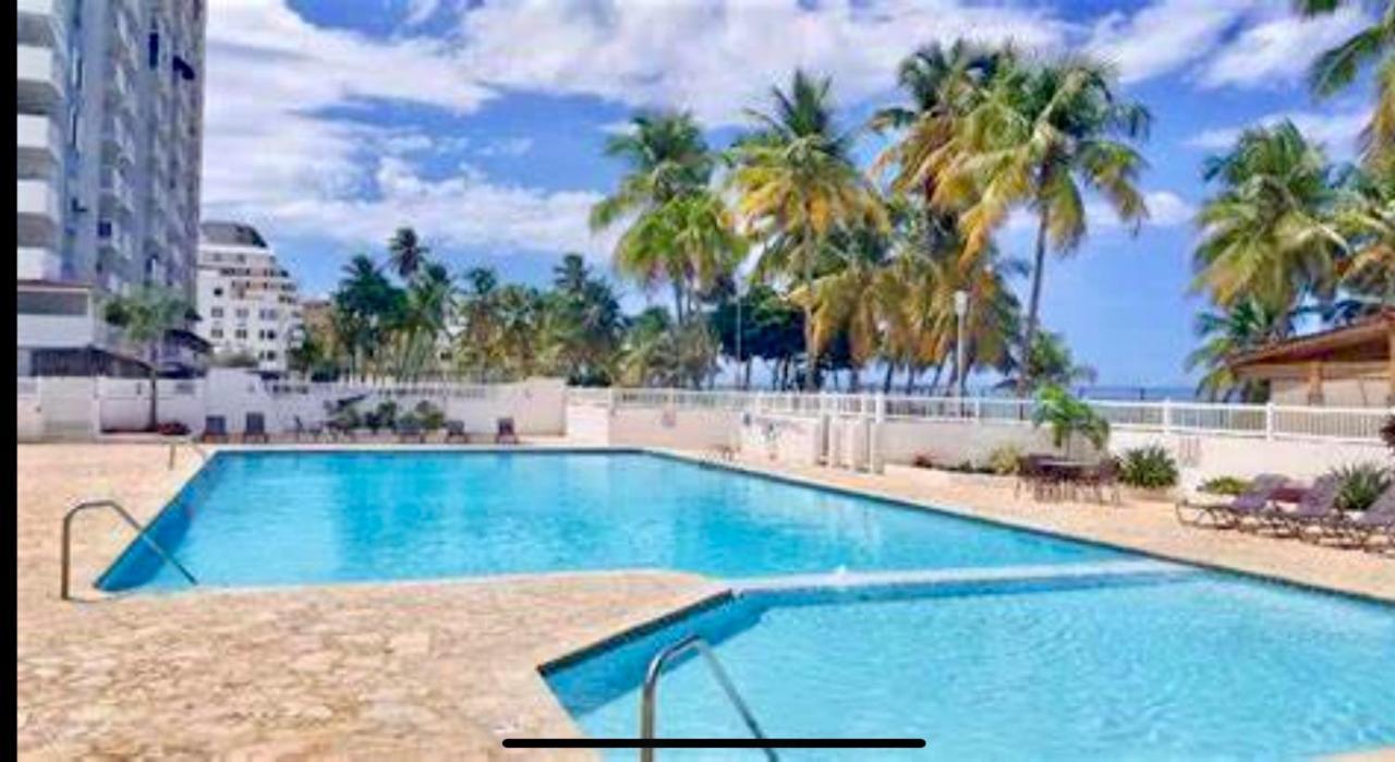 Hobie Oceanfront Apartment At Isla Verde Сан Хуан Екстериор снимка